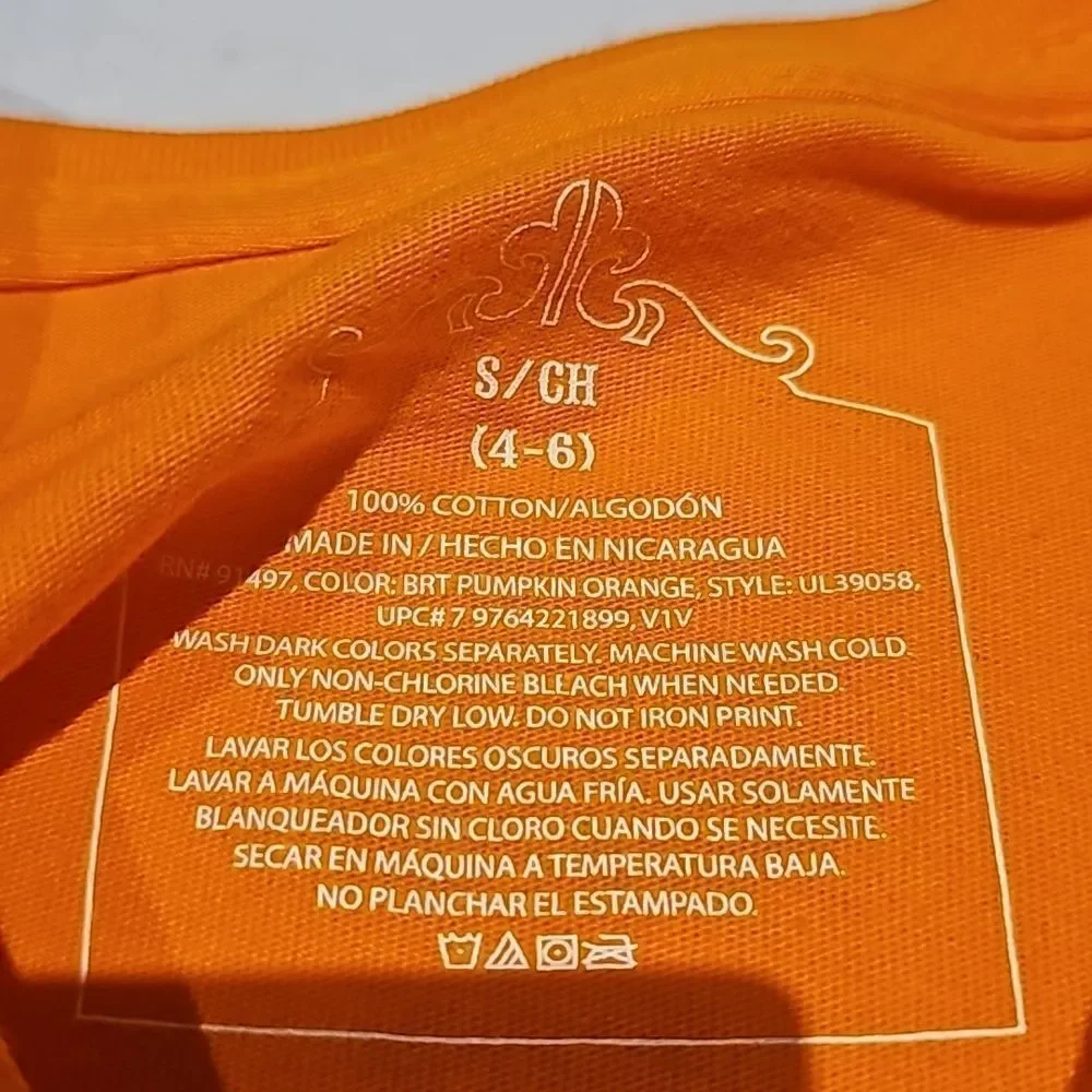 Orange Happy Halloween short sleeve tee featuring black cats size small